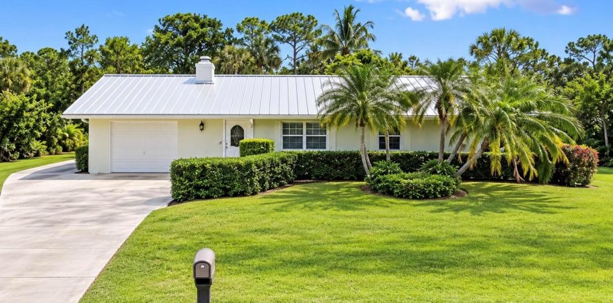 House in St. Lucie, Florida 3 bedrooms, 155.8 sq.m. № 2389899