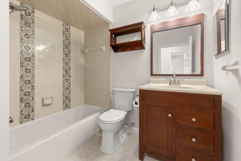 House in St. Lucie, Florida 3 bedrooms, 155.8 sq.m. № 2389899 - photo 17