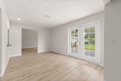 House in St. Lucie, Florida 3 bedrooms, 155.8 sq.m. № 2389899 - photo 13