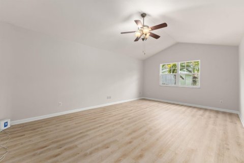 House in St. Lucie, Florida 3 bedrooms, 155.8 sq.m. № 2389899 - photo 15