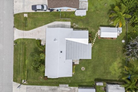 House in St. Lucie, Florida 3 bedrooms, 155.8 sq.m. № 2389899 - photo 27