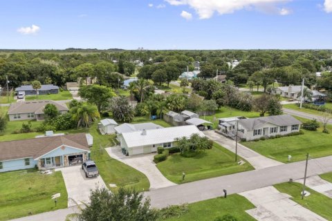 House in St. Lucie, Florida 3 bedrooms, 155.8 sq.m. № 2389899 - photo 28