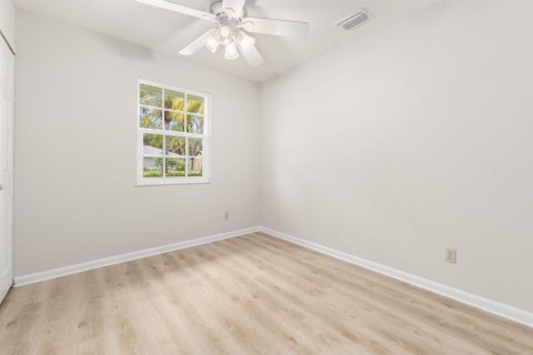 House in St. Lucie, Florida 3 bedrooms, 155.8 sq.m. № 2389899 - photo 16