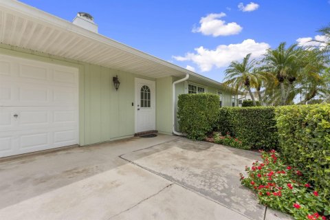 House in St. Lucie, Florida 3 bedrooms, 155.8 sq.m. № 2389899 - photo 2