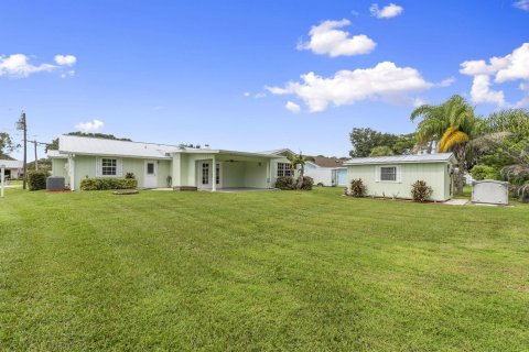 House in St. Lucie, Florida 3 bedrooms, 155.8 sq.m. № 2389899 - photo 24
