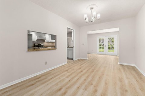 House in St. Lucie, Florida 3 bedrooms, 155.8 sq.m. № 2389899 - photo 6