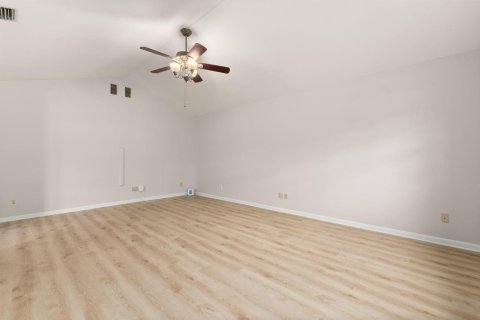 House in St. Lucie, Florida 3 bedrooms, 155.8 sq.m. № 2389899 - photo 14