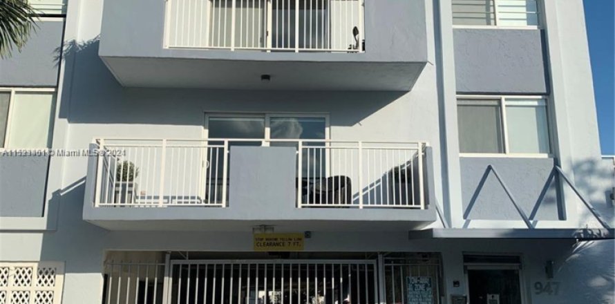 Кондоминиум с 1 спальней в Майами-Бич, Флорида № 2012684