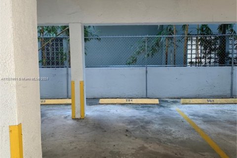 Купить кондоминиум в Майами-Бич, Флорида 1 спальня, 69.49м2, № 2012684 - фото 20