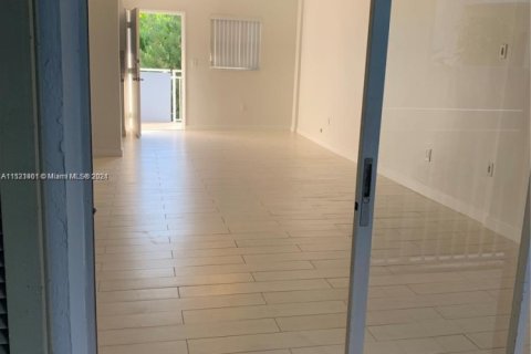 Купить кондоминиум в Майами-Бич, Флорида 1 спальня, 69.49м2, № 2012684 - фото 4