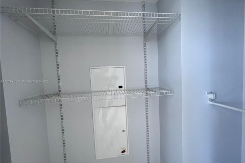 Купить кондоминиум в Майами, Флорида 1 спальня, 80.92м2, № 1925937 - фото 13