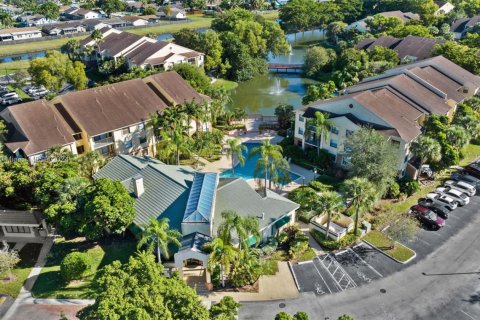 Condo in Sunrise, Florida, 2 bedrooms  № 1709560 - photo 2