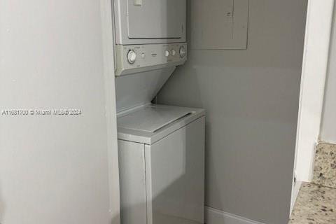Condo in Sunrise, Florida, 2 bedrooms  № 1709560 - photo 24