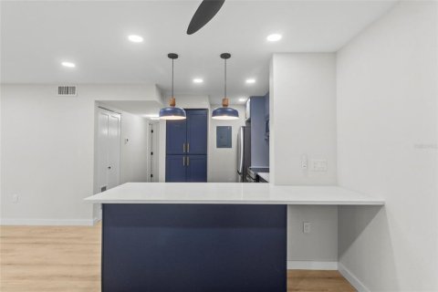 Condo in Tarpon Springs, Florida, 2 bedrooms № 2383392 - photo 8