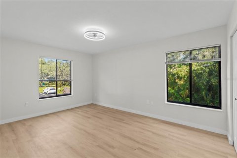 Condo in Tarpon Springs, Florida, 2 bedrooms № 2383392 - photo 5