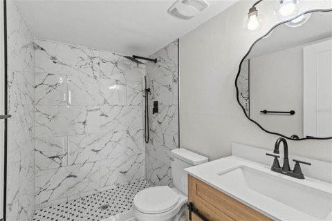 Condo in Tarpon Springs, Florida, 2 bedrooms № 2383392 - photo 18