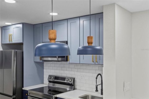 Condo in Tarpon Springs, Florida, 2 bedrooms № 2383392 - photo 9