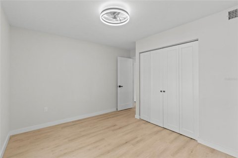 Condo in Tarpon Springs, Florida, 2 bedrooms № 2383392 - photo 19