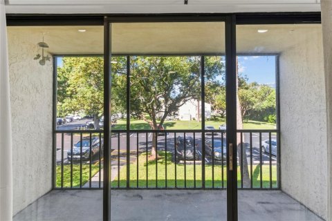Condo in Tarpon Springs, Florida, 2 bedrooms № 2383392 - photo 12