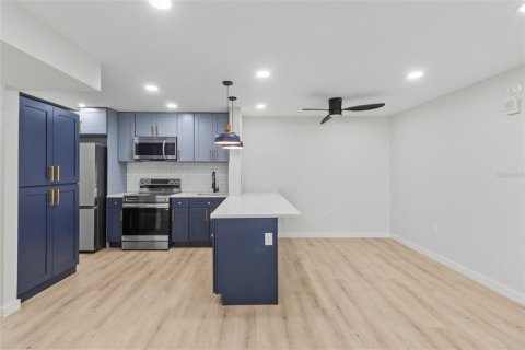 Condo in Tarpon Springs, Florida, 2 bedrooms № 2383392 - photo 3