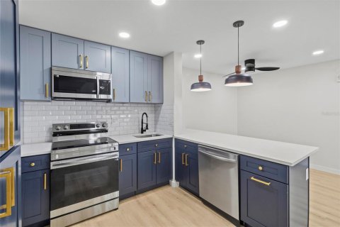 Condo in Tarpon Springs, Florida, 2 bedrooms № 2383392