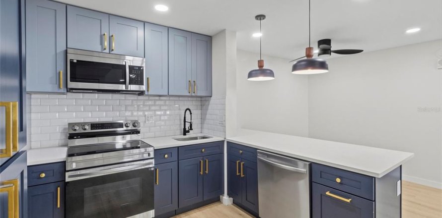 Condo in Tarpon Springs, Florida, 2 bedrooms № 2383392