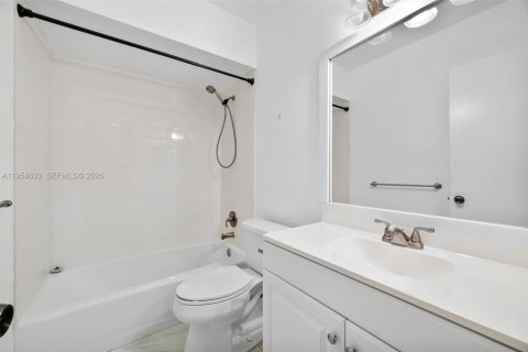 Casa en venta en Sunrise, Florida, 3 dormitorios, 156.35 m2 № 2027188 - foto 18