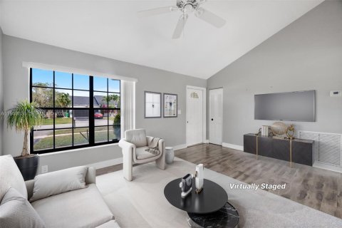 Casa en venta en Sunrise, Florida, 3 dormitorios, 156.35 m2 № 2027188 - foto 4