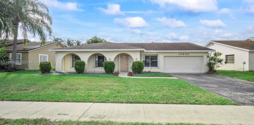 Casa en Sunrise, Florida 3 dormitorios, 156.35 m2 № 2027188