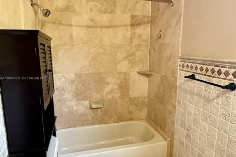 Casa en venta en Homestead, Florida, 5 dormitorios, 306.67 m2 № 2328680 - foto 24