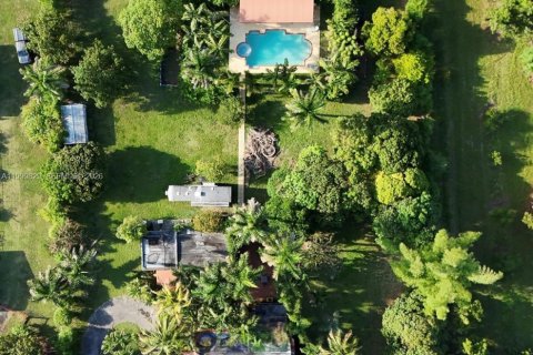 Casa en venta en Homestead, Florida, 5 dormitorios, 306.67 m2 № 2328680 - foto 3