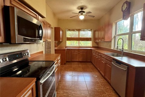 Casa en venta en Homestead, Florida, 5 dormitorios, 306.67 m2 № 2328680 - foto 11