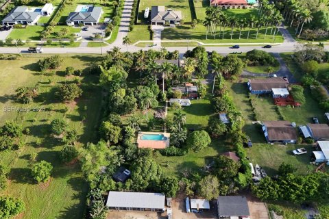 Casa en venta en Homestead, Florida, 5 dormitorios, 306.67 m2 № 2328680 - foto 5