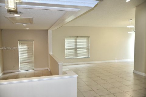 Villa ou maison à louer à Plantation, Floride: 3 chambres, 213.68 m2 № 1999013 - photo 11