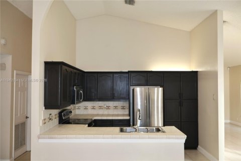 Villa ou maison à louer à Plantation, Floride: 3 chambres, 213.68 m2 № 1999013 - photo 3