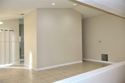 Villa ou maison à louer à Plantation, Floride: 3 chambres, 213.68 m2 № 1999013 - photo 9