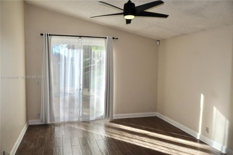 Villa ou maison à louer à Plantation, Floride: 3 chambres, 213.68 m2 № 1999013 - photo 17