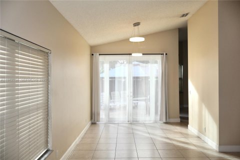 Villa ou maison à louer à Plantation, Floride: 3 chambres, 213.68 m2 № 1999013 - photo 13