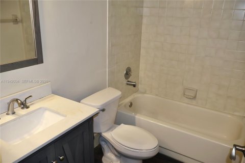 Villa ou maison à louer à Plantation, Floride: 3 chambres, 213.68 m2 № 1999013 - photo 23