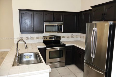 Villa ou maison à louer à Plantation, Floride: 3 chambres, 213.68 m2 № 1999013 - photo 2