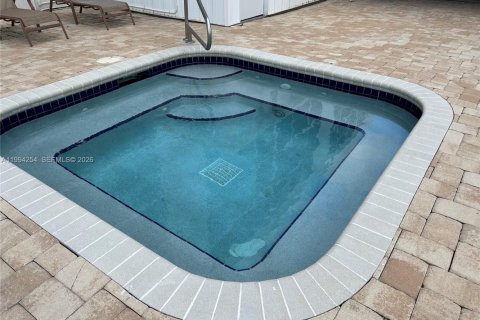 Condominio en alquiler en Sunny Isles Beach, Florida, 2 dormitorios, 123.56 m2 № 2255858 - foto 10