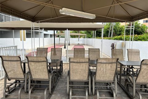 Condominio en alquiler en Sunny Isles Beach, Florida, 2 dormitorios, 123.56 m2 № 2255858 - foto 11