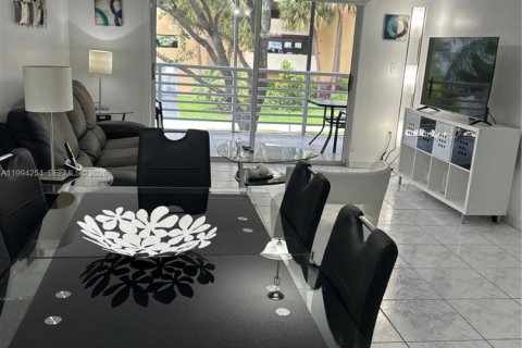 Condominio en alquiler en Sunny Isles Beach, Florida, 2 dormitorios, 123.56 m2 № 2255858 - foto 5
