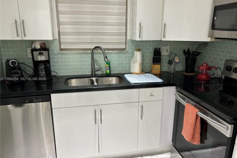 Condominio en alquiler en Sunny Isles Beach, Florida, 2 dormitorios, 123.56 m2 № 2255858 - foto 14