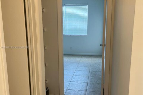 Condo in Coral Springs, Florida, 2 bedrooms  № 1941508 - photo 6