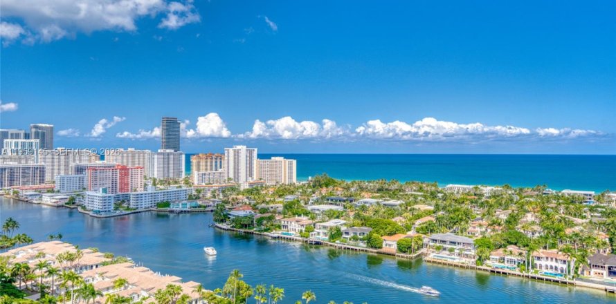 Кондоминиум с 3 спальнями в Авентура, Флорида № 2023415