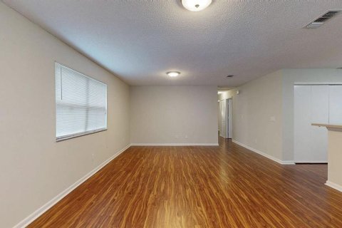 Casa en venta en Tampa, Florida, 3 dormitorios, 97.73 m2 № 2387555 - foto 13