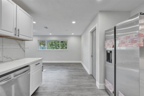 Villa ou maison à vendre à Pembroke Pines, Floride: 3 chambres, 144.93 m2 № 1929670 - photo 17