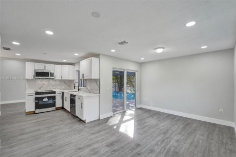 Villa ou maison à vendre à Pembroke Pines, Floride: 3 chambres, 144.93 m2 № 1929670 - photo 18