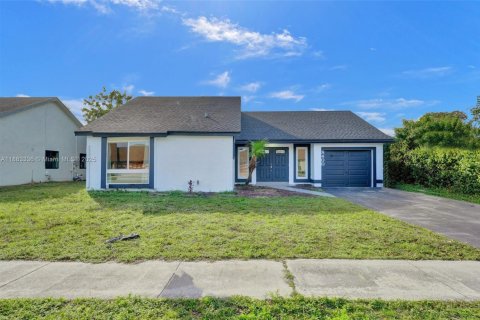 Villa ou maison à vendre à Pembroke Pines, Floride: 3 chambres, 144.93 m2 № 1929670 - photo 1